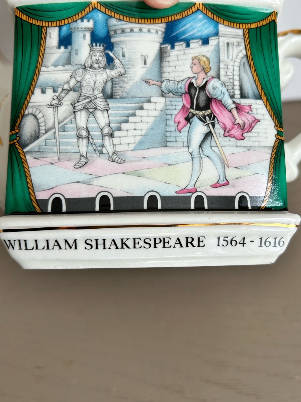 Vintage Sadler Staffordshire Teapot – ‘Hamlet’ with White and Gold Accents - Picture 6 of 12